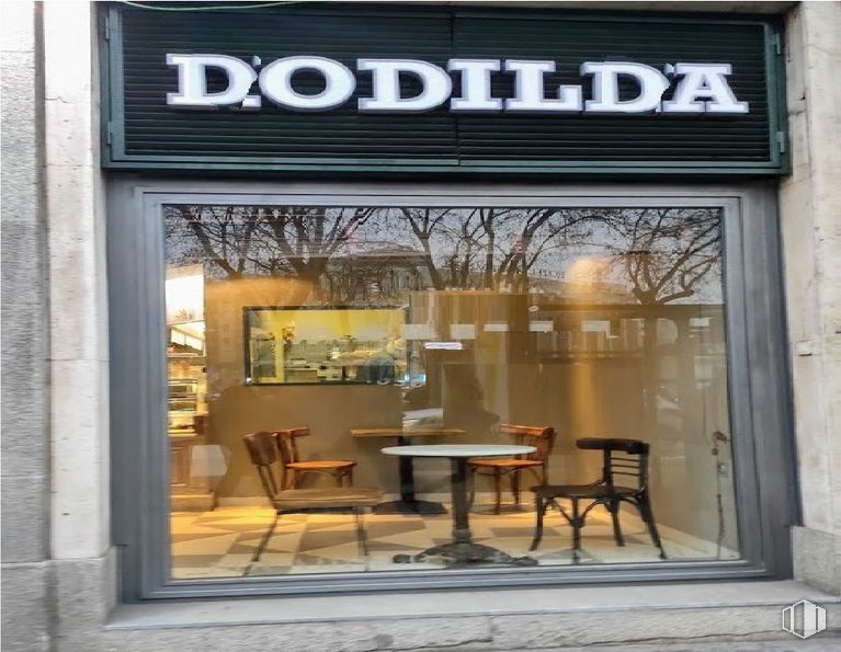 Local en alquiler en Paseo Castellana, 70, Chamartín, Madrid, 28046 con silla, mesa, mueble, accesorio, fuente, madera, edificio, vitrina, fachada y mesa de centro alrededor