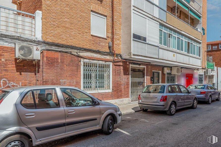 Local en venta en Calle Ancha, Aranjuez, Madrid, 28300 con coche, neumático, ventana, rueda, luz de estacionamiento, vehículo terrestre, vehículo, edificio, vehículo de motor y diseño automovilístico alrededor