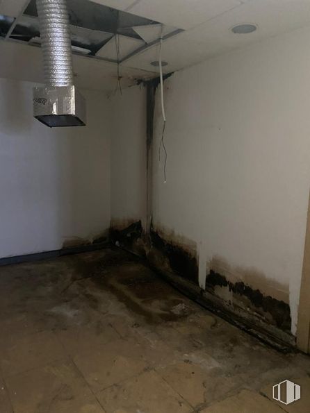 Local en alquiler y venta en Paseo Curas, Alcalá de Henares, Madrid, 28801 con alumbrado, propiedad, edificio, suelo, suelos, casa, madera, gas, material compuesto y techo alrededor