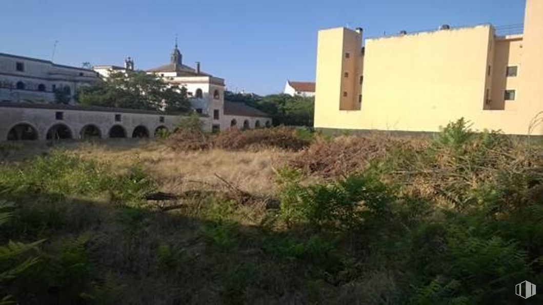 Land for sale at Calle Ronda de San Isidoro, Tarancón, Cuenca, 16400 with building, bridge, sky, plant, land lot, window, grass, city, landscape and facade around