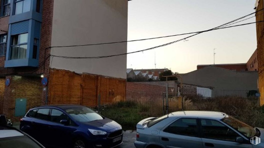 Suelo en venta en Calle San Fernando, 12, Leganés, Madrid, 28917 con coche, ventana, casa, luz de estacionamiento automotriz, vehículo terrestre, vehículo, cielo, edificio, rueda y planta alrededor