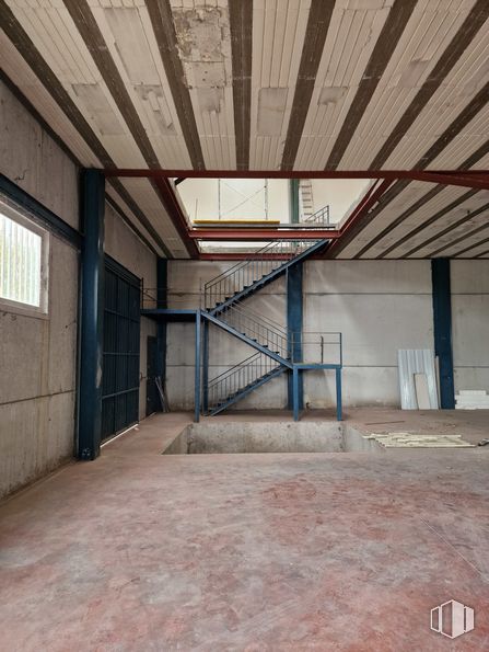 Nave en alquiler y venta en Avenida Naciones, Illescas, Toledo, 45200 con ventana, puerta, edificio, madera, pasillo, viga, arquitectura, piso, pavimento y bienes raíces alrededor