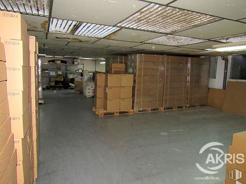 Industrial for sale at Calle Río Torviscal, Toledo, 45007 with property, wood, interior design, floor, flooring, building, beam, hardwood, house and fixture around