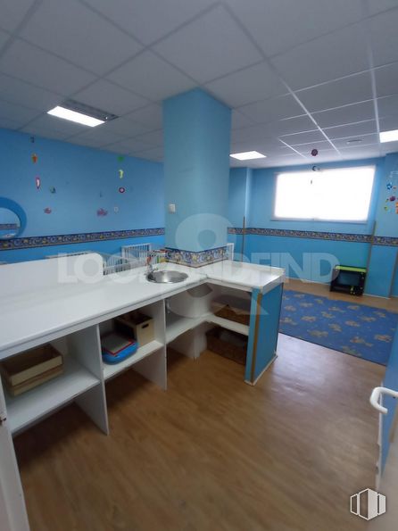 Retail for sale & for rent at Centro urbano, Talavera de la Reina, Toledo, 45600 with lighting, sink, building, cabinetry, interior design, house, flooring, wood, floor and kitchen around