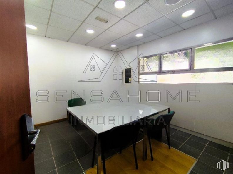 Local en venta en Calle Capitán Angosto Gómez, Aranjuez, Madrid, 28300 con escritorio, mesa, silla, mueble, ventana, interiorismo, suelos, suelo, hall y madera alrededor