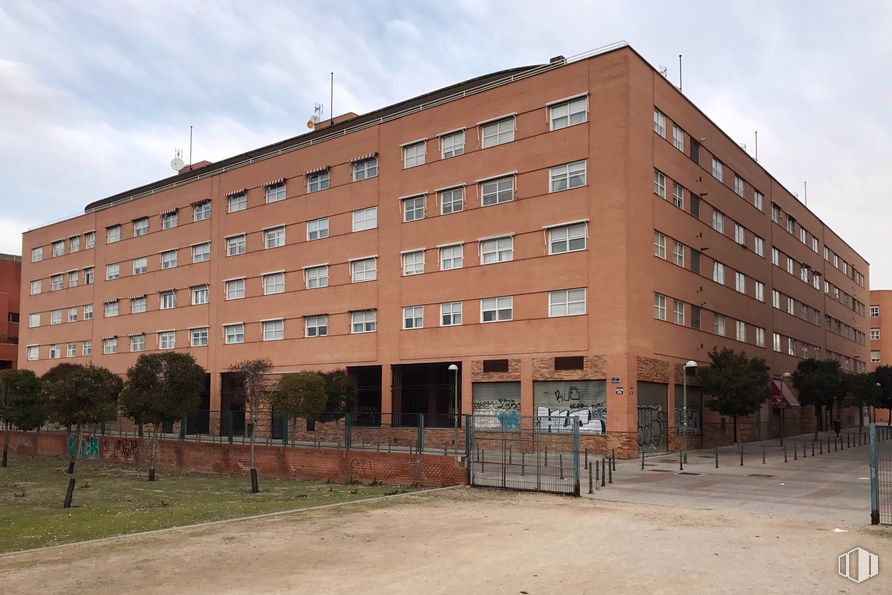 Local en venta en Calle Pergamino, 28, Vicálvaro, Madrid, 28032 con edificio, cielo, nube, propiedad, ventana, ladrillo, condominio, bloque de torre, diseño urbano y barrio alrededor