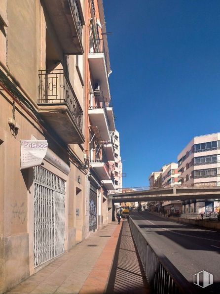 Retail for sale at Avenida Castilla La Mancha, Cuenca, 16003 with building, sky, window, road surface, wood, urban design, neighbourhood, thoroughfare, road and tints and shades around