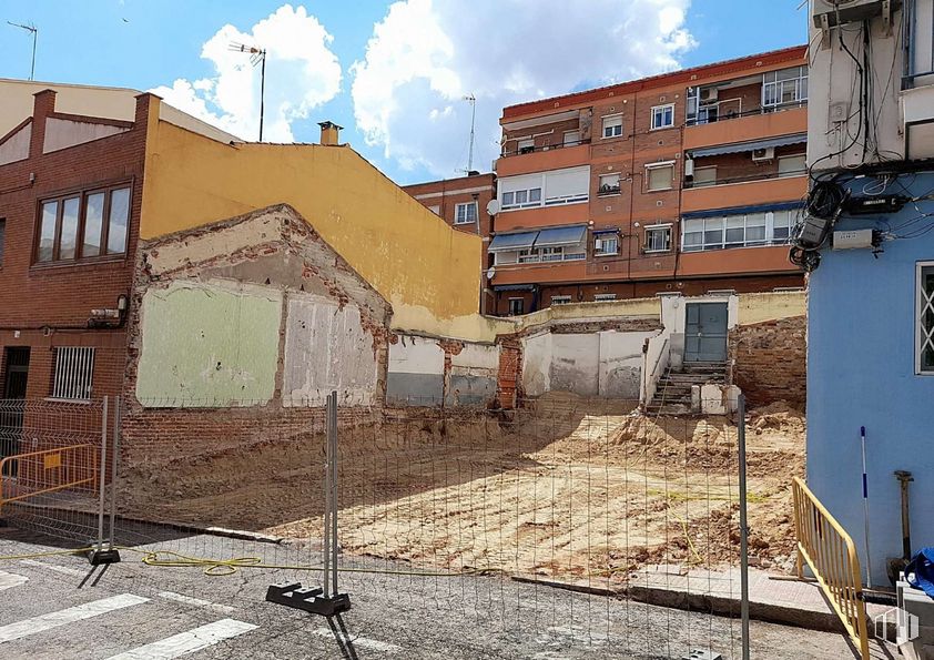 Land for sale at Calle Quevedo, 23, Alcobendas, Madrid, 28100 with building, window, sky, cloud, land lot, road surface, residential area, urban design, neighbourhood and house around