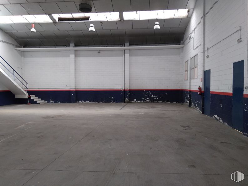 Industrial for rent at Calle Gamonal, 12, Villa de Vallecas, Madrid, 28031 with hall, field house, asphalt, floor, flooring, building, parking, gas, ceiling and concrete around