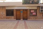 Local en alquiler y venta en Zona Centro, Corral de Almaguer, Toledo, 45880 con puerta, ventana, edificio, superficie de carretera, madera, albañilería, naranja, ladrillo, acera y suelo alrededor