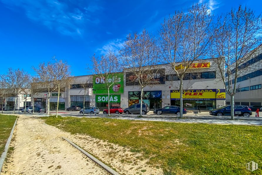 Nave en alquiler en Avenida Fuente Nueva, 5, San Sebastián de los Reyes, Madrid, 28703 con coche, edificio, cielo, nube, planta, rueda, arquitectura, diseño urbano, árbol y hierba alrededor