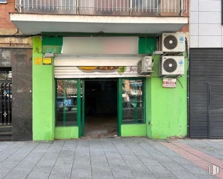 Local en venta en Calle Marqués Viana, Tetuán, Madrid, 28039 con ventana, edificio, accesorio, puerta, gas, ciudad, fachada, carretera, acera y toldo alrededor