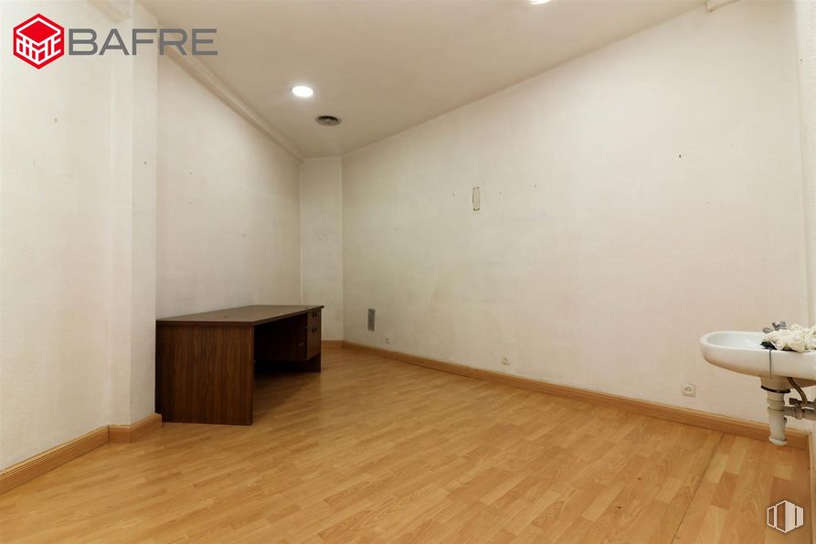 Local en venta en Casco antiguo, San Sebastián de los Reyes, Madrid, 28700 con escritorio, fregadero, propiedad, edificio, madera, alumbrado, interiorismo, suelos, suelo y pared alrededor