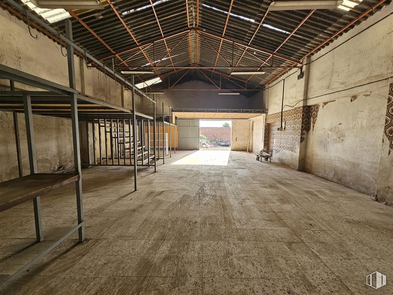 Industrial for rent at Calle Barranco, 75, Colmenar de Oreja, Madrid, 28380 with wood, floor, hall, flooring, beam, symmetry, ceiling, concrete, city and house around