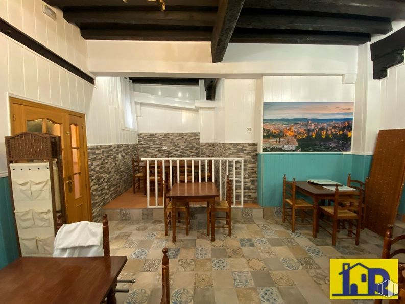 Retail for sale & for rent at Casco Antiguo, Cuenca, 16001 with table, chair, table top, property, furniture, interior design, architecture, wood, floor and flooring around