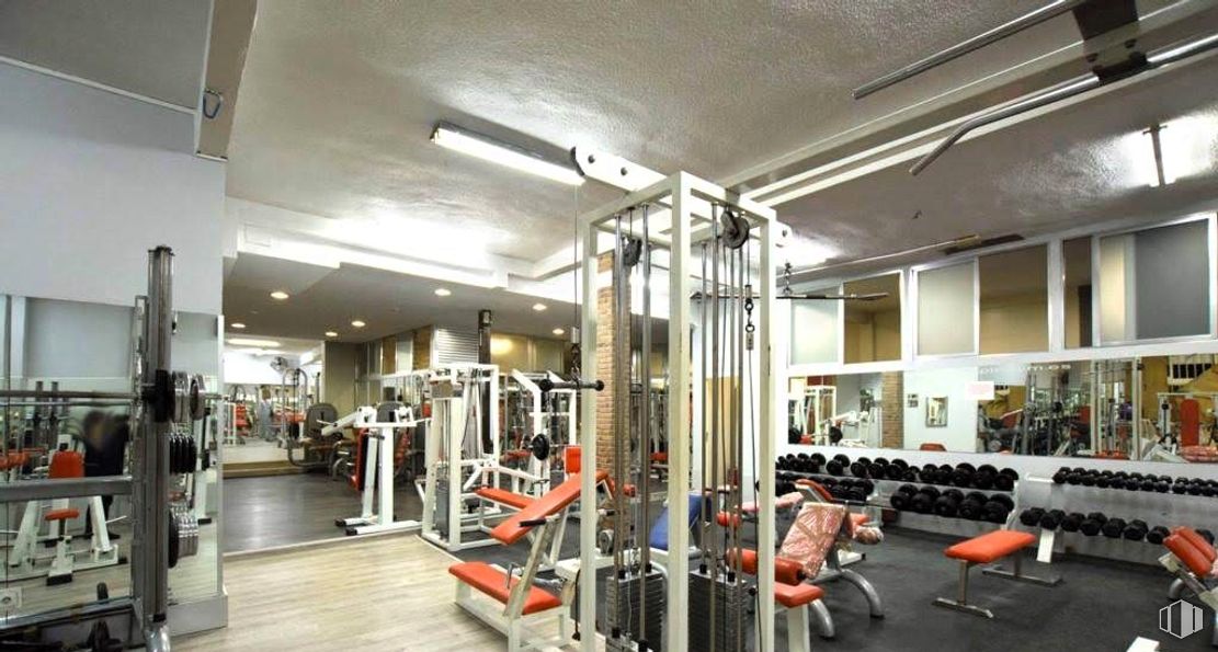 Local en venta en Calle San Joaquín, Fuenlabrada, Madrid, 28943 con alumbrado, lámpara, máquina de ejercicios, aparatos de ejercicio, accesorio, planta, edificio, crossfit, gimnasio y ejercicio alrededor