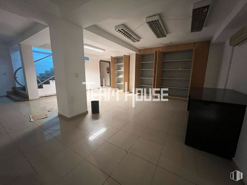 Oficina en venta en Zona Castilla, Chamartín, Madrid, 28036 con lámpara, propiedad, accesorio, suelo de baldosas, interiorismo, suelos, suelo, hall, madera y espacio alrededor