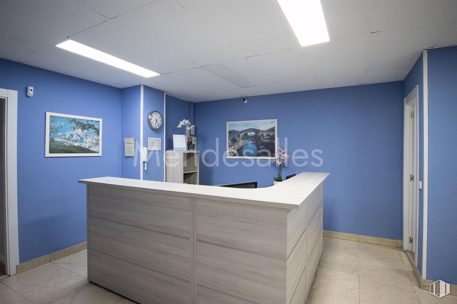 Retail for sale at Avenida Constitución, Móstoles, Madrid, 28931 with picture frame, light fixture, lighting, desk, flooring, interior design, ceiling, floor, furniture and room around