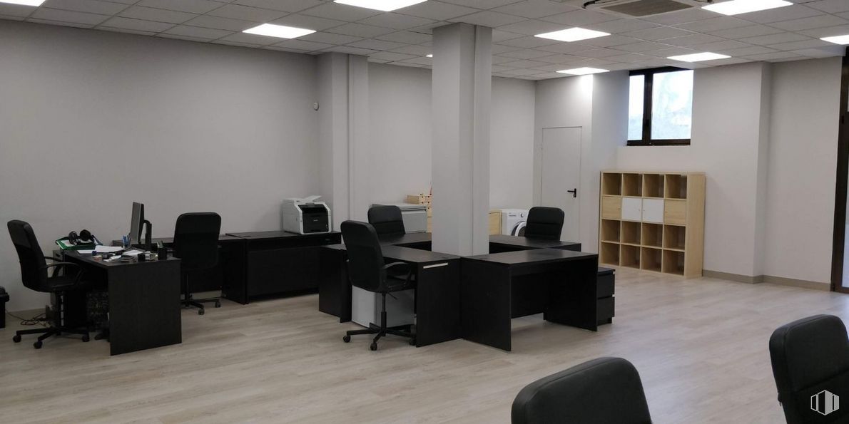 Office for sale & for rent at Zona Alto Jabonería, Las Rozas de Madrid, Madrid, 28230 with chair, bookcase, desk, window, table, furniture, property, interior design, office chair and flooring around