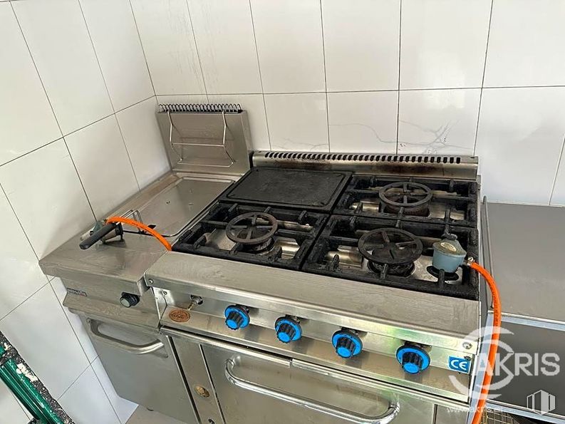 Retail for sale at Zona centro, Argés, Toledo, 45122 with kitchen appliance, cooktop, gas stove, kitchen stove, gas, vehicle, major appliance, machine, stove and audio equipment around