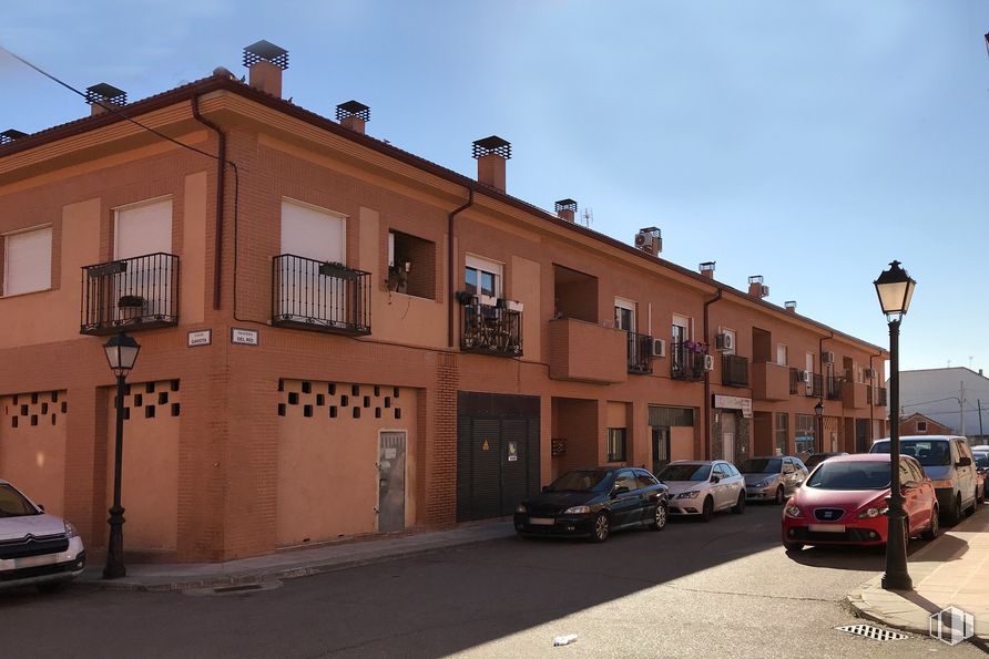 Retail for sale & for rent at Travesía Río, 14, El Viso de San Juan, Toledo, 45215 with car, building, wheel, land vehicle, sky, tire, vehicle, window, vehicle registration plate and infrastructure around