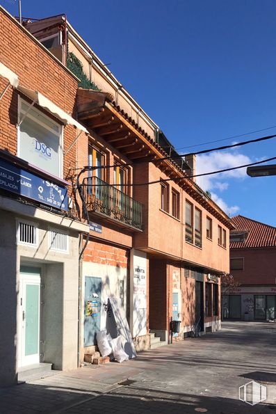 Local en alquiler y venta en Plaza General Vives, 1, Azuqueca de Henares, Guadalajara, 19200 con edificio, casa, cielo, ventana, madera, diseño urbano, área residencial, paisaje, superficie de carretera y bienes raíces alrededor