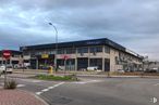 Industrial for rent at Zona industrial, Villaverde, Madrid, 28021 with building, street light, cloud, sky, plant, wheel, asphalt, car, city and commercial building around