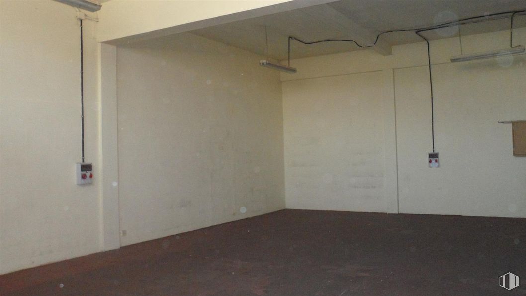 Nave en alquiler en Calle Valle de Tobalina, 52, Villaverde, Madrid, 28021 con madera, suelo, suelos, techo, accesorio, madera dura, sombra, contrachapado, escayola y tinte para madera alrededor