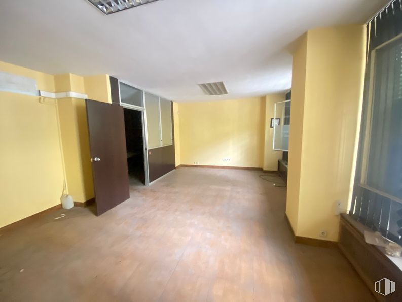 Oficina en alquiler y venta en Calle Alcalde Sáinz de Baranda, 35, Retiro, Madrid, 28009 con accesorio, suelo, pasillo, piso, edificio, madera, puerta, madera, techo y apartamento alrededor