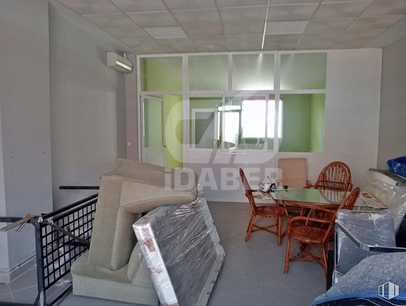 Retail for rent at Plaza José Antonio, Lominchar, Toledo, 45212 with chair, furniture, table, building, comfort, fixture, wood, interior design, flooring and floor around