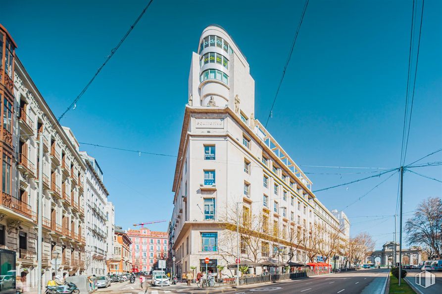 Oficina en alquiler en Calle Alcalá, Salamanca, Madrid, 28014 con edificio, cielo, torre, planta, ventana, vía pública, electricidad, zona residencial, bloque de pisos y diseño urbano alrededor