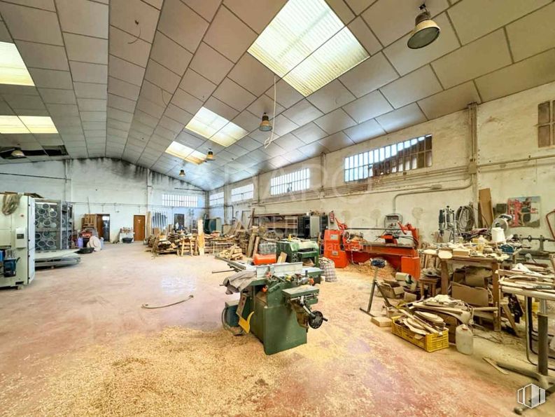 Industrial for sale at Calle Timanfaya, Humanes de Madrid, Madrid, 28970 with light fixture, lighting, wood, ceiling, furniture, flooring, workshop, floor, industry and toolroom around