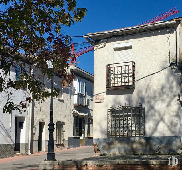 Suelo en venta en Calle San Miguel, 2, Talamanca de Jarama, Madrid, 28160 con casa, ventana, día, cielo, edificio, zona residencial, fachada, tintes y sombras, superficie de la carretera y ciudad alrededor