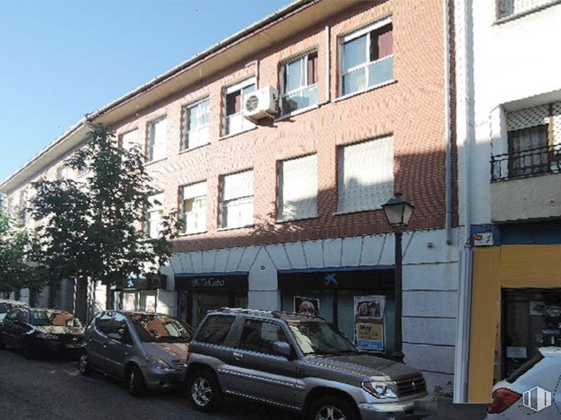 Local en venta en Centro urbano, Villaviciosa de Odón, Madrid, 28670 con coche, edificio, ventana, luz de estacionamiento automotriz, neumático, rueda, vehículo terrestre, vehículo, cielo y neumático automotriz alrededor