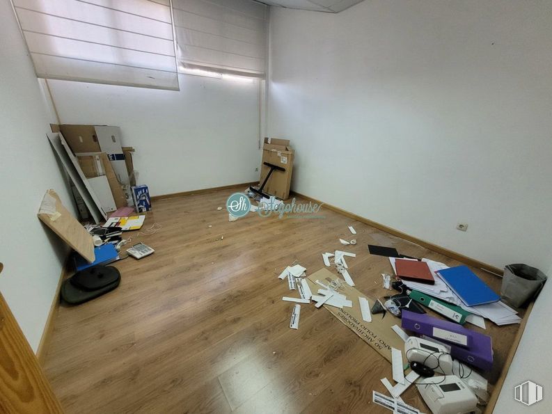 Retail for rent at Paseo Ezequiel González, Segovia, 40002 with window blind, building, wood, toy, interior design, flooring, house, floor, hardwood and wood stain around