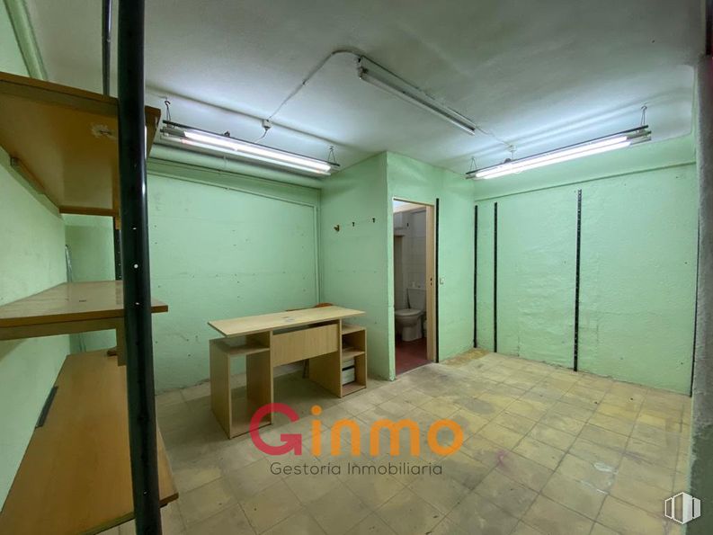 Retail for rent at Avenida Marqués de Corbera, 29, Ciudad Lineal, Madrid, 28017 with desk, table, light fixture, lighting, flooring, floor, ceiling, tile flooring, plaster and cleanliness around