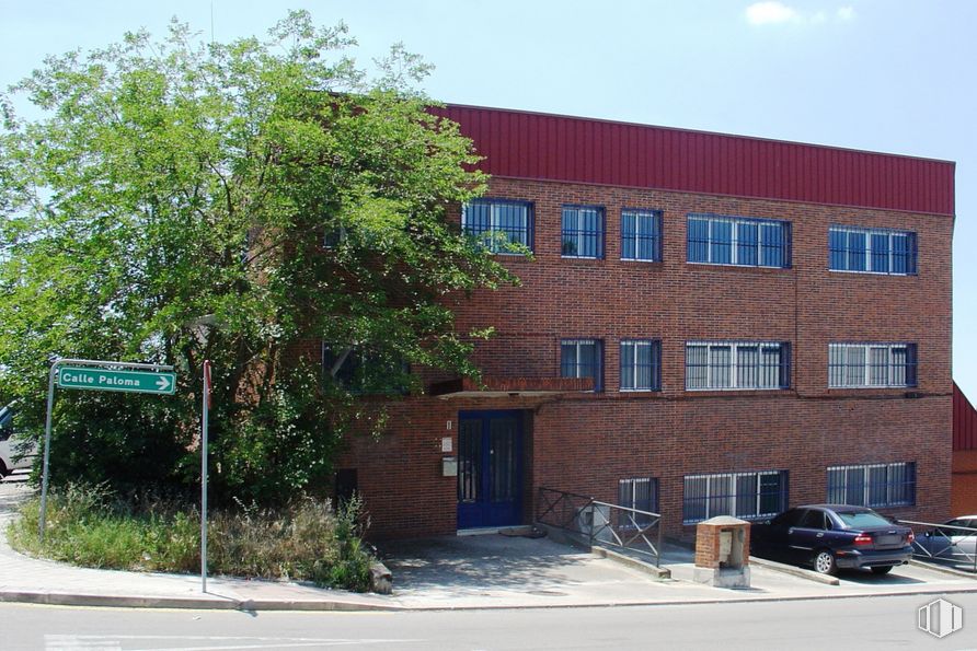 Industrial for rent at Zona industrial, Fuenlabrada, Madrid, 28946 with car, building, sky, plant, window, wheel, vehicle, tree, urban design and cloud around