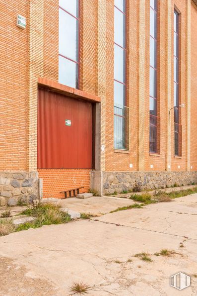 Industrial for sale at Carretera Madrid - Toledo, Olías del Rey, Toledo, 45280 with window, wall, brickwork, brick, architecture, brown, composite material, building material, concrete and symmetry around