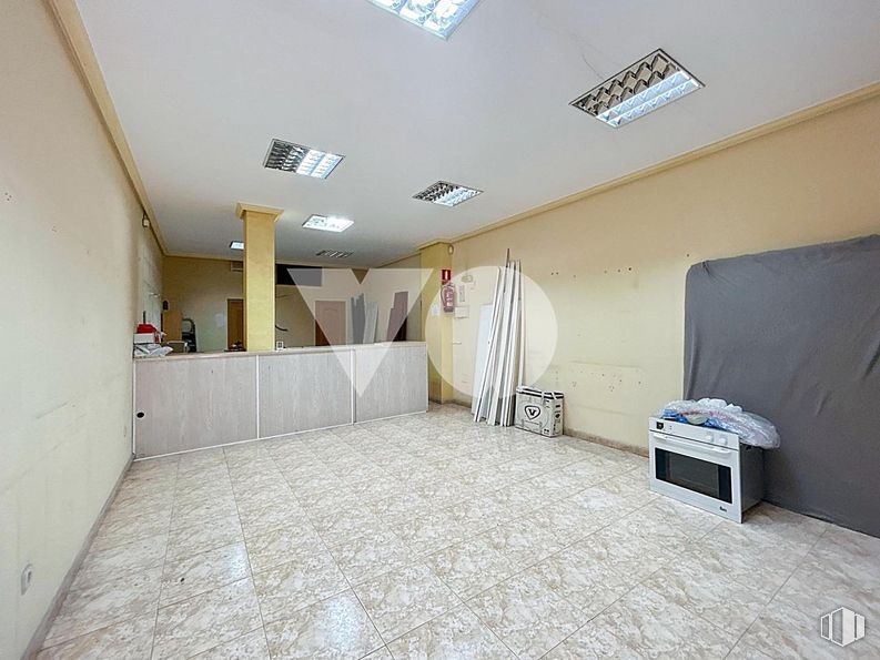 Local en venta en San Nicasio, Leganés, Madrid, 28918 con electrodoméstico, interiorismo, suelos, suelo, accesorio, hall, televisión, techo, edificio y madera alrededor