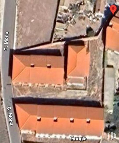 Land for sale at Calle Pan y Toro, Las Ventas con Peña Aguilera, Toledo, 45127 with building, wood, brick, flooring, house, vehicle, facade, roof, brickwork and asphalt around