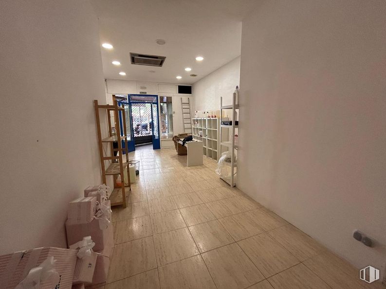 Local en alquiler en Calle Santa Engracia, 79, Chamberí, Madrid, 28010 con suelos, suelo, hall, madera, accesorio, evento, techo, suelo de baldosas, edificio y madera dura alrededor