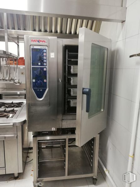 Local en alquiler en Centro Comercial La Rotonda, Plaza Toro, 1, Tres Cantos, Madrid, 28760 con refrigerador, cocina, gas, ebanistería, aparato de cocina, electrodomésticos, máquina, ingeniería, edificio y cocina alrededor