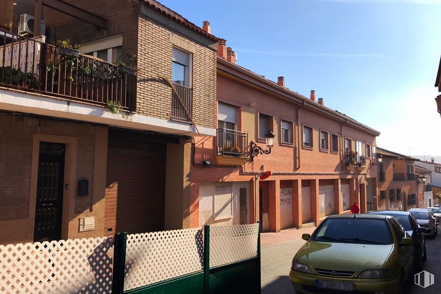 Local en alquiler y venta en Calle Paloma, 40, Algete, Madrid, 28110 con coche, ventana, puerta, luz de estacionamiento automotriz, cielo, neumático, vehículo, propiedad, edificio y placa de matrícula del vehículo alrededor