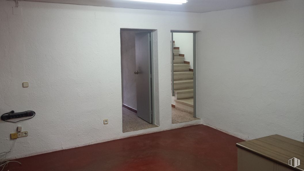 Nave en venta en Calle Río Alberche, 1, Humanes de Madrid, Madrid, 28970 con zapato, puerta, accesorio, madera, piso, pavimentos, madera, tinte para madera, puerta de casa y exterior automotriz alrededor