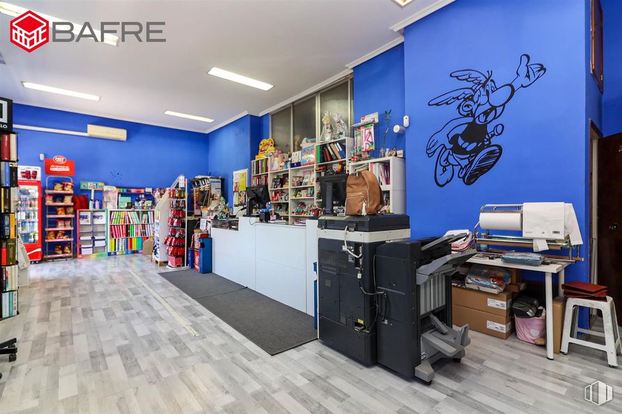 Retail for sale & for rent at Casco urbano, Fuenlabrada, Madrid, 28945 with stool, furniture, property, tire, product, shelf, interior design, shelving, lighting and wheel around