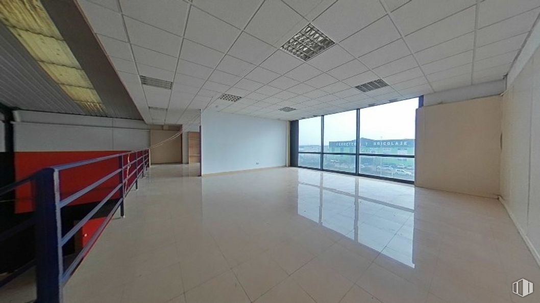 Industrial for sale at Calle Estaño, s/n, Illescas, Toledo, 45200 with window, hall, interior design, flooring, building, floor, fixture, glass, ceiling and shade around