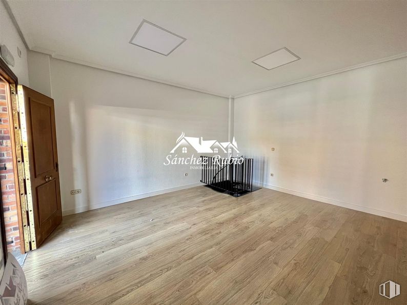 Local en alquiler en Calle Nogal, Torrelodones, Madrid, 28250 con edificio, madera, hall, suelos, suelo, suelo laminado, accesorio, tinte para madera, casa y madera dura alrededor