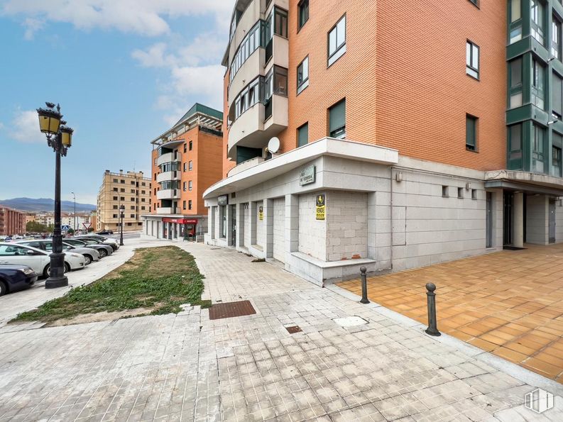 Retail for sale at Calle Cronista Gil González Dávila, Ávila, 05003 with building, plant, sky, window, cloud, road surface, asphalt, urban design, neighbourhood and sidewalk around