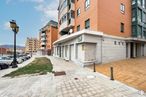 Retail for sale at Calle Cronista Gil González Dávila, Ávila, 05003 with building, plant, sky, window, cloud, road surface, asphalt, urban design, neighbourhood and sidewalk around