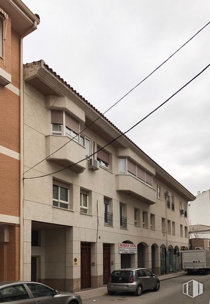 Retail for rent at Calle Antonio Machado, Tarancón, Cuenca, 16400 with car, window, building, wheel, tire, land vehicle, sky, vehicle, cloud and urban design around